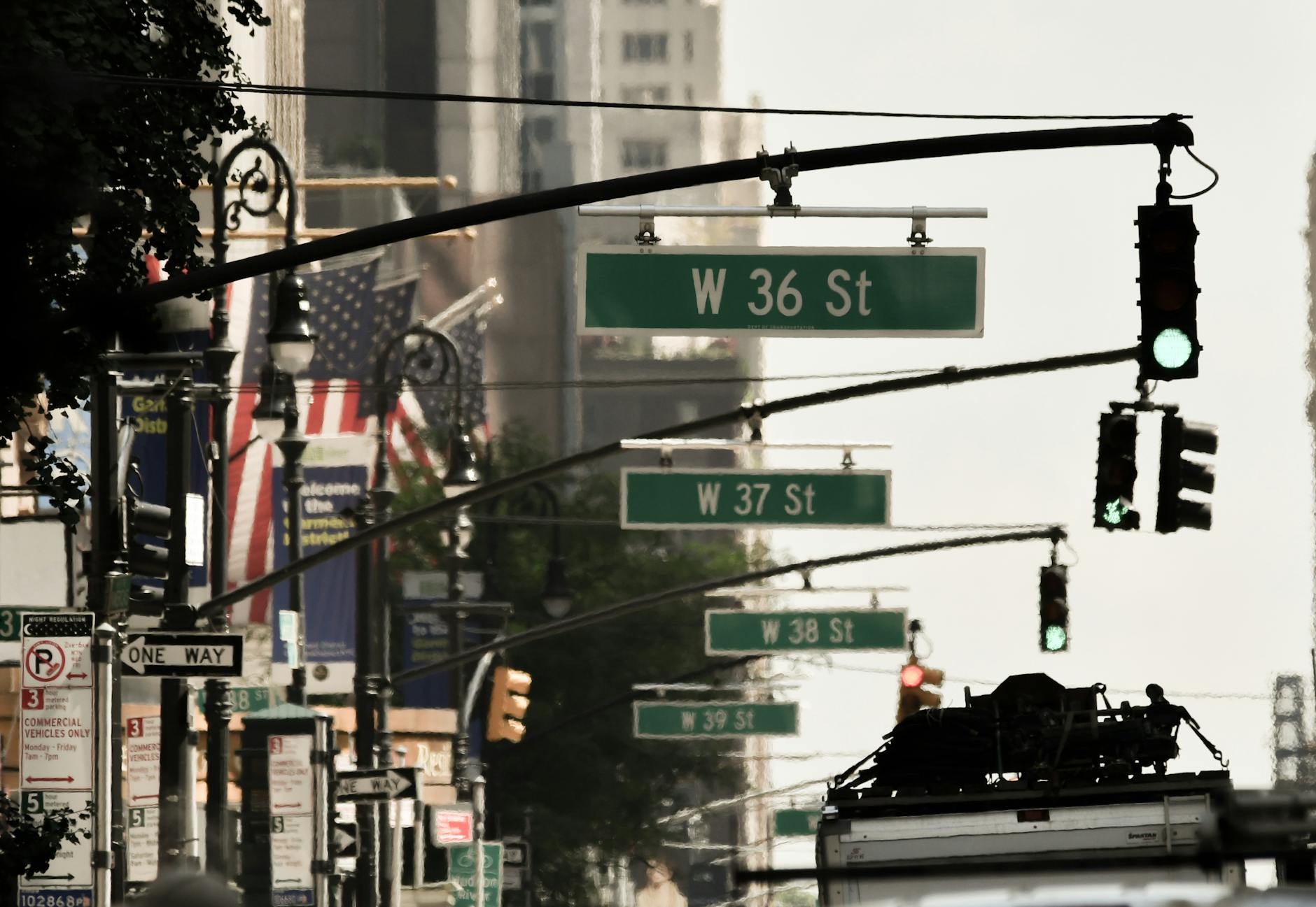 Zima w Radlinie - opady śniegu na ulicach miasta w marcu