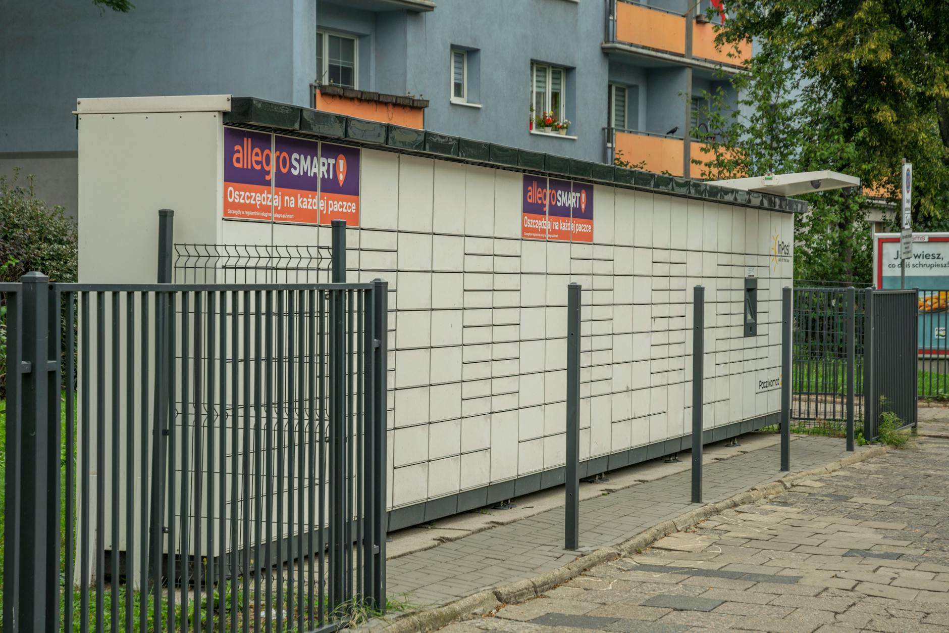 Allegro Delivery rozwija się w Radlinie. Nowe One Boxy to szansa na pracę